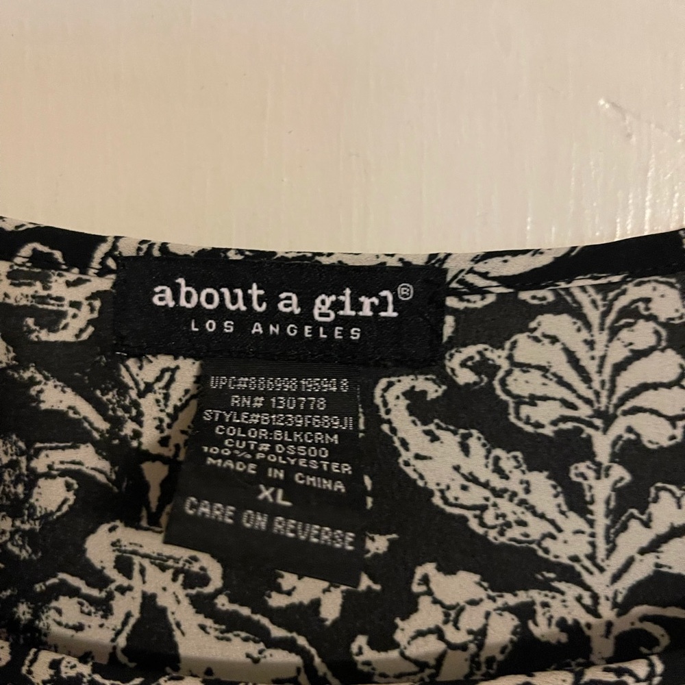 Blouse - Picture 2 of 3